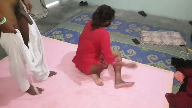 Pakistani do ladko ne ek heera mandi lahore randi Baaz ladki ko pakad ke bahar Bahar uski gand Mari full hot sex video